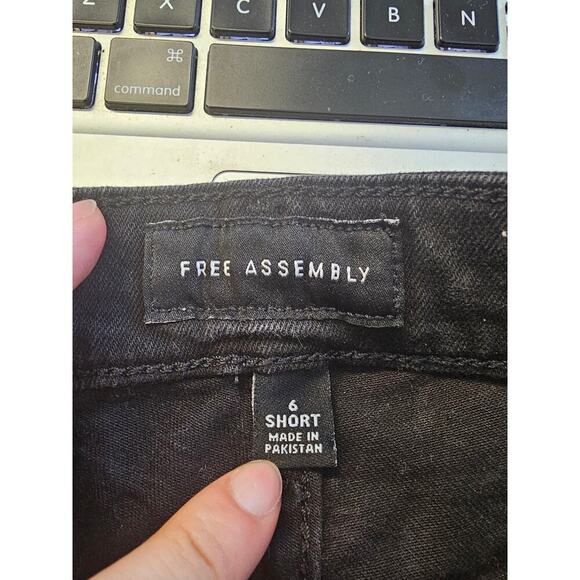 Free Assembly Women's High Rise Straight Denim Jeans Regular-Fit Black Size 6 - Picture 3 of 5